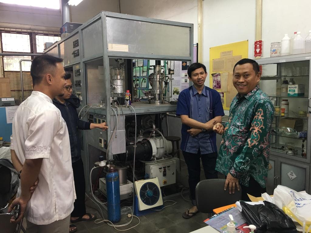 Kunjungan ke Lab Fismatel ITB